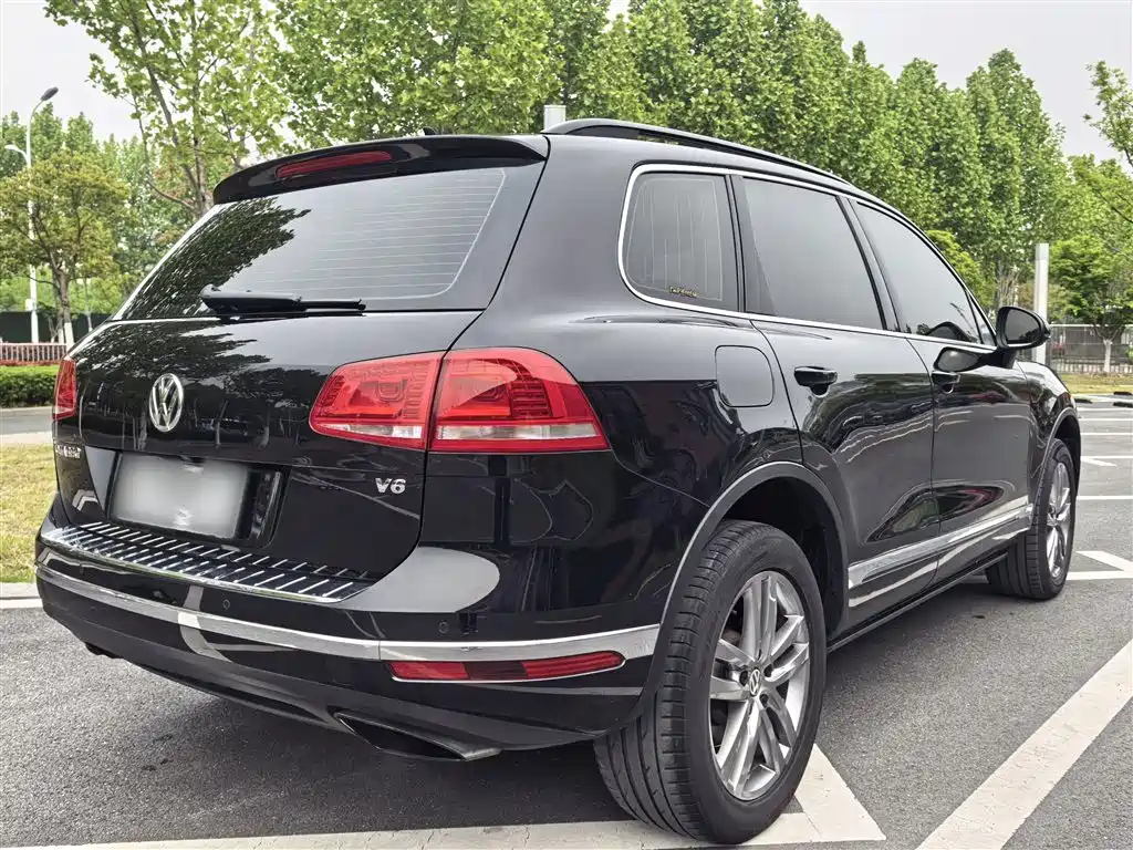 Volkswagen Touareg — фото 23