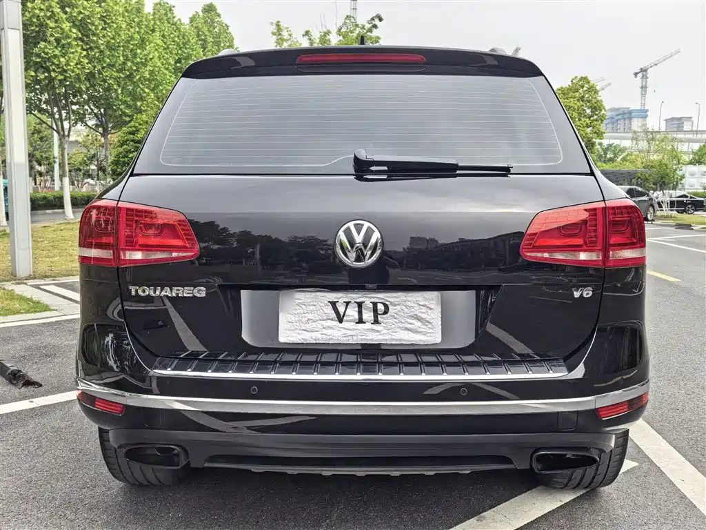 Volkswagen Touareg — фото 24