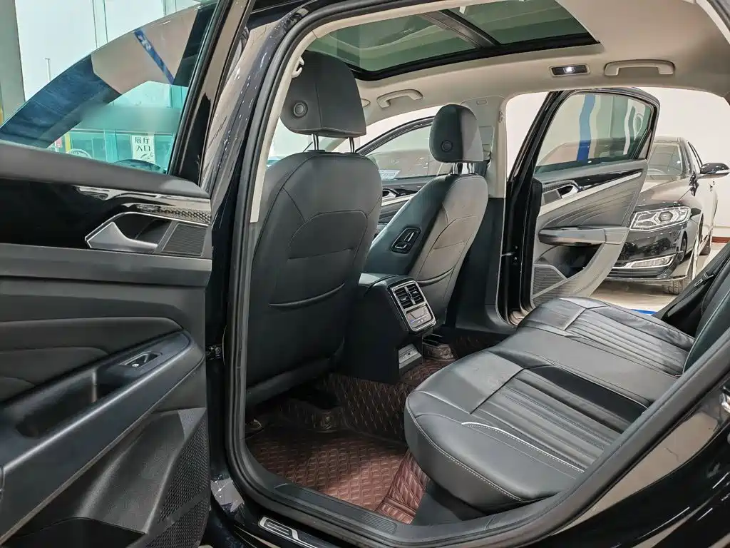Volkswagen Passat — фото 10