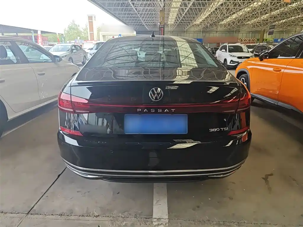 Volkswagen Passat — фото 6
