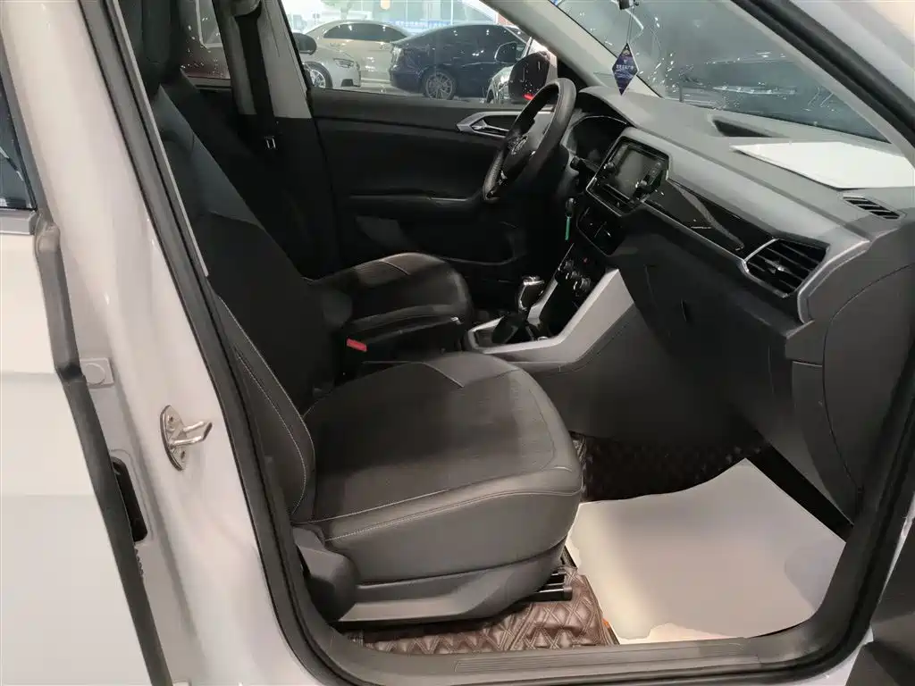Volkswagen T-Cross — фото 20