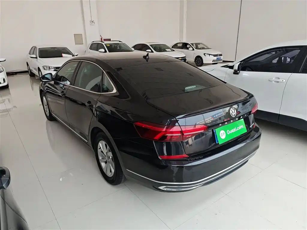Volkswagen Passat — фото 23