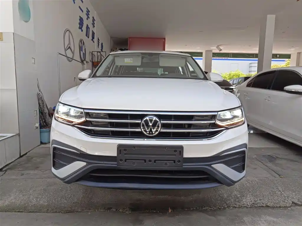 Volkswagen Tiguan L — фото 3