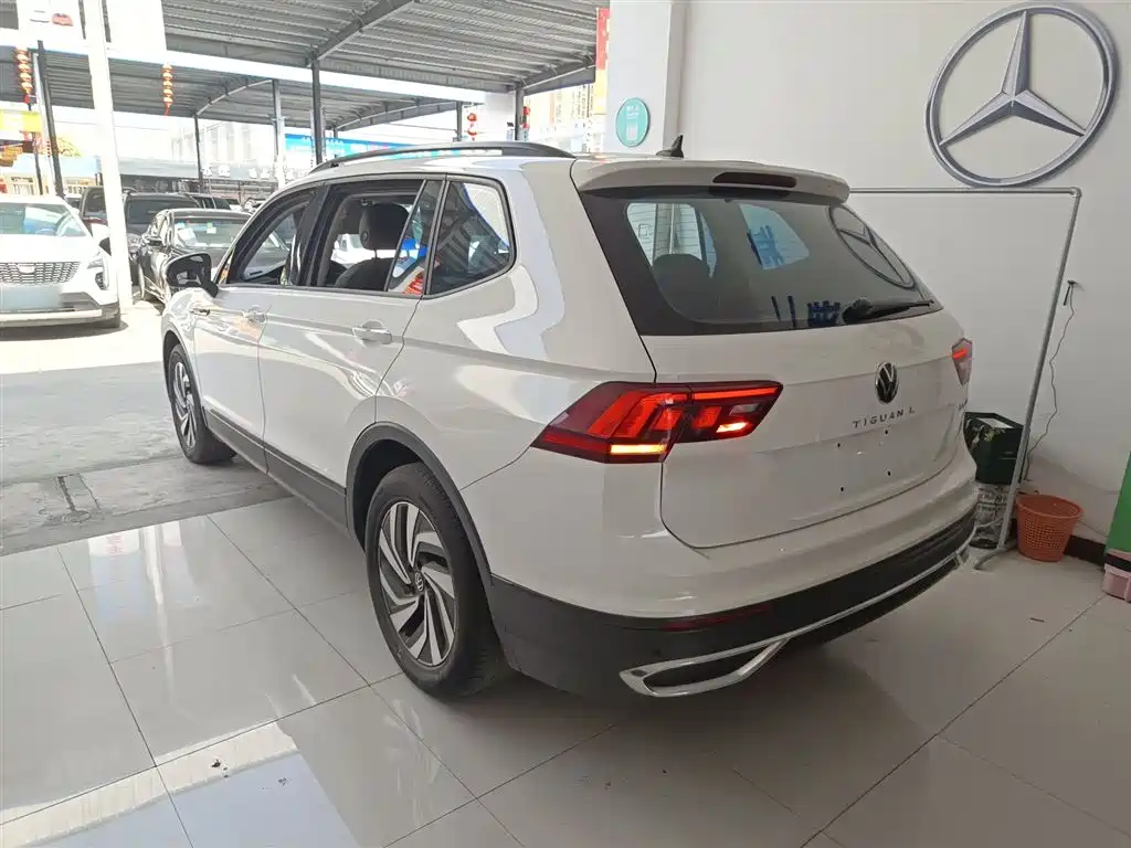 Volkswagen Tiguan L — фото 23
