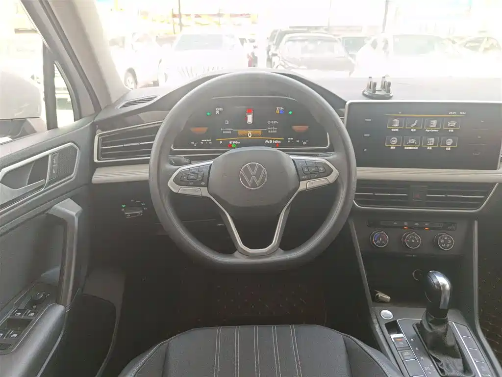 Volkswagen Tiguan L — фото 7