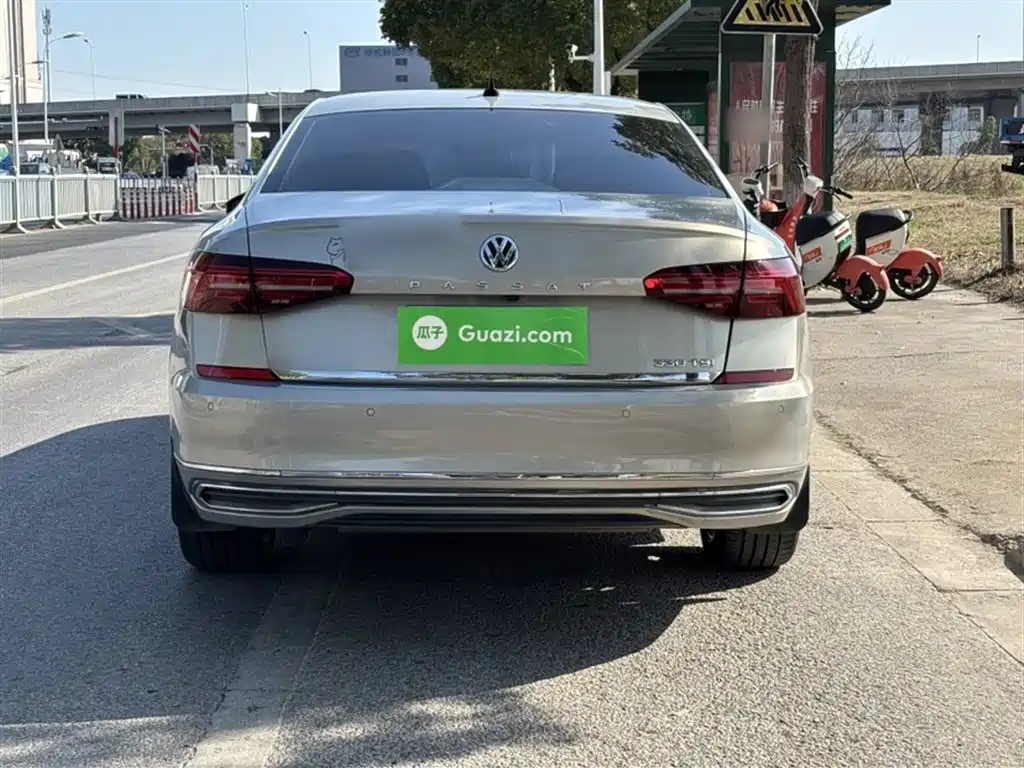 Volkswagen Passat — фото 19