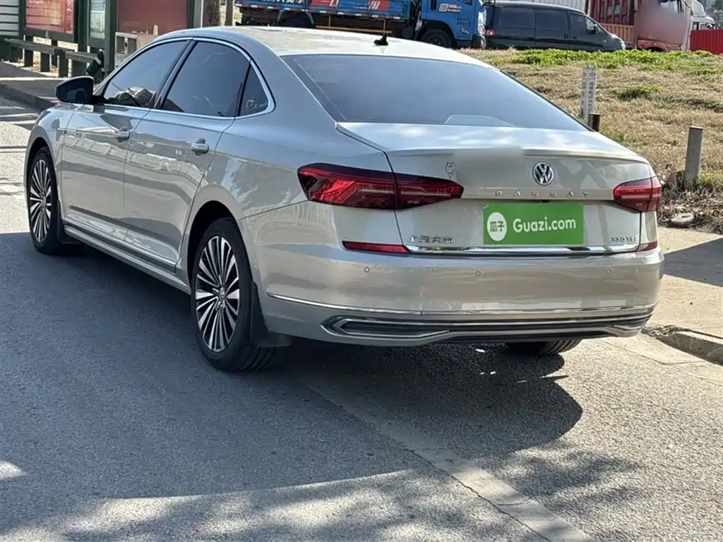 Volkswagen Passat — фото 20