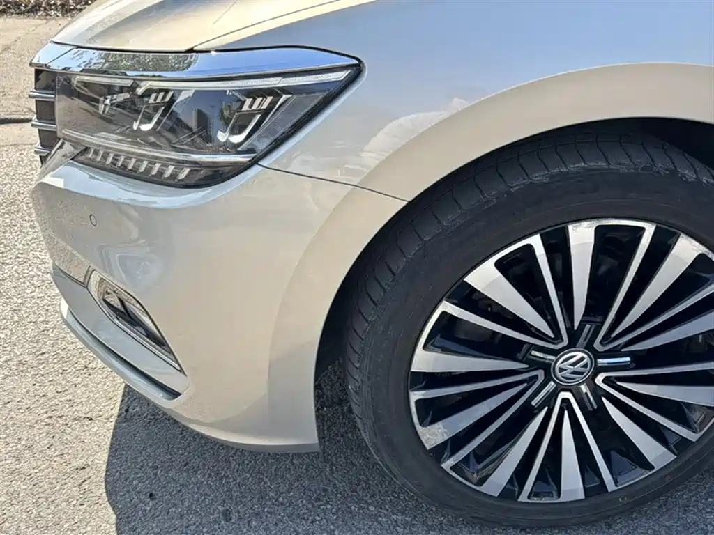 Volkswagen Passat — фото 21