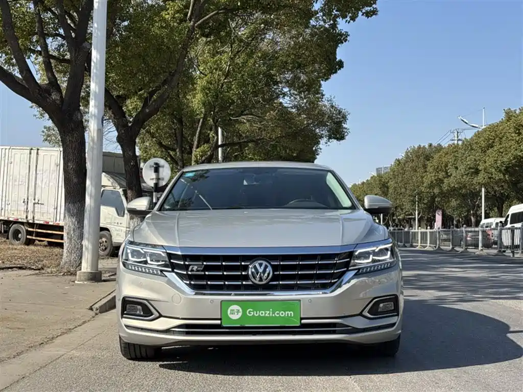 Volkswagen Passat — фото 22