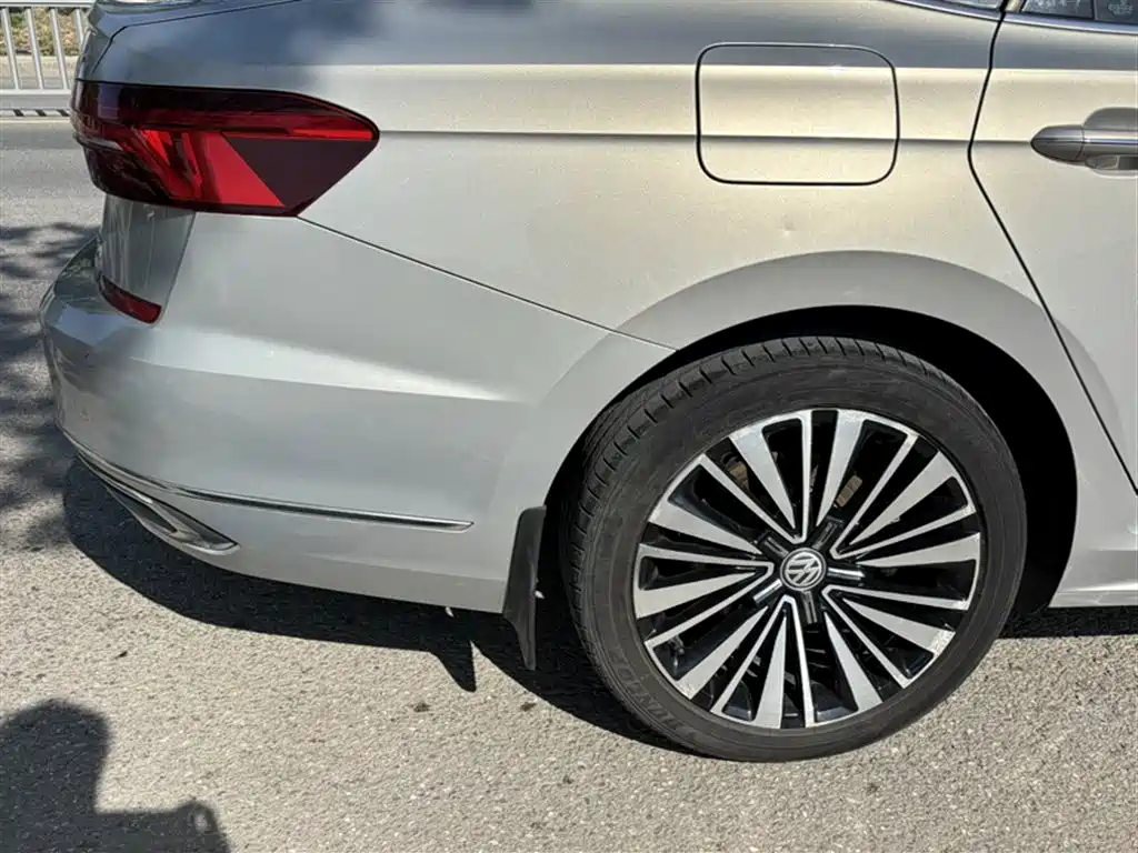 Volkswagen Passat — фото 23