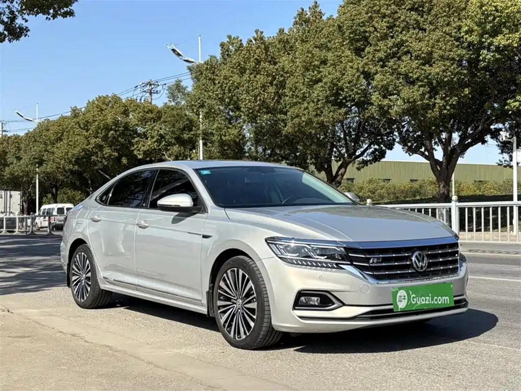 Volkswagen Passat — фото 24