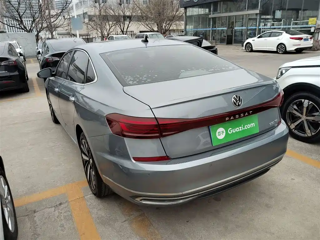 Volkswagen Passat — фото 23