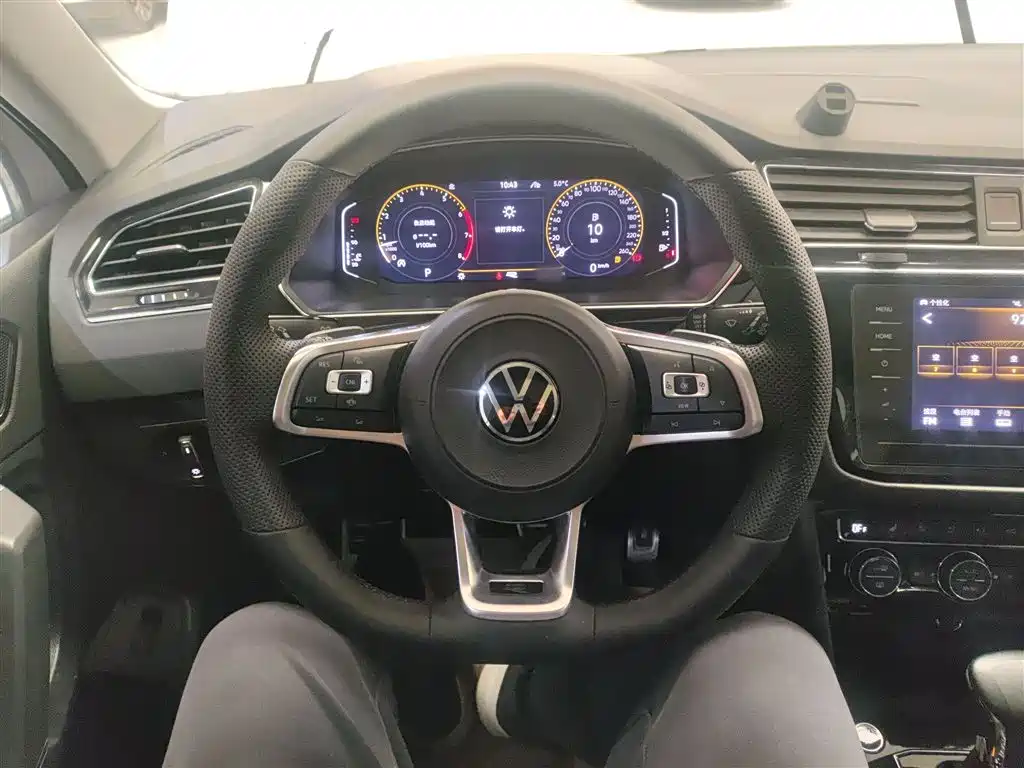 Volkswagen Tiguan L — фото 11