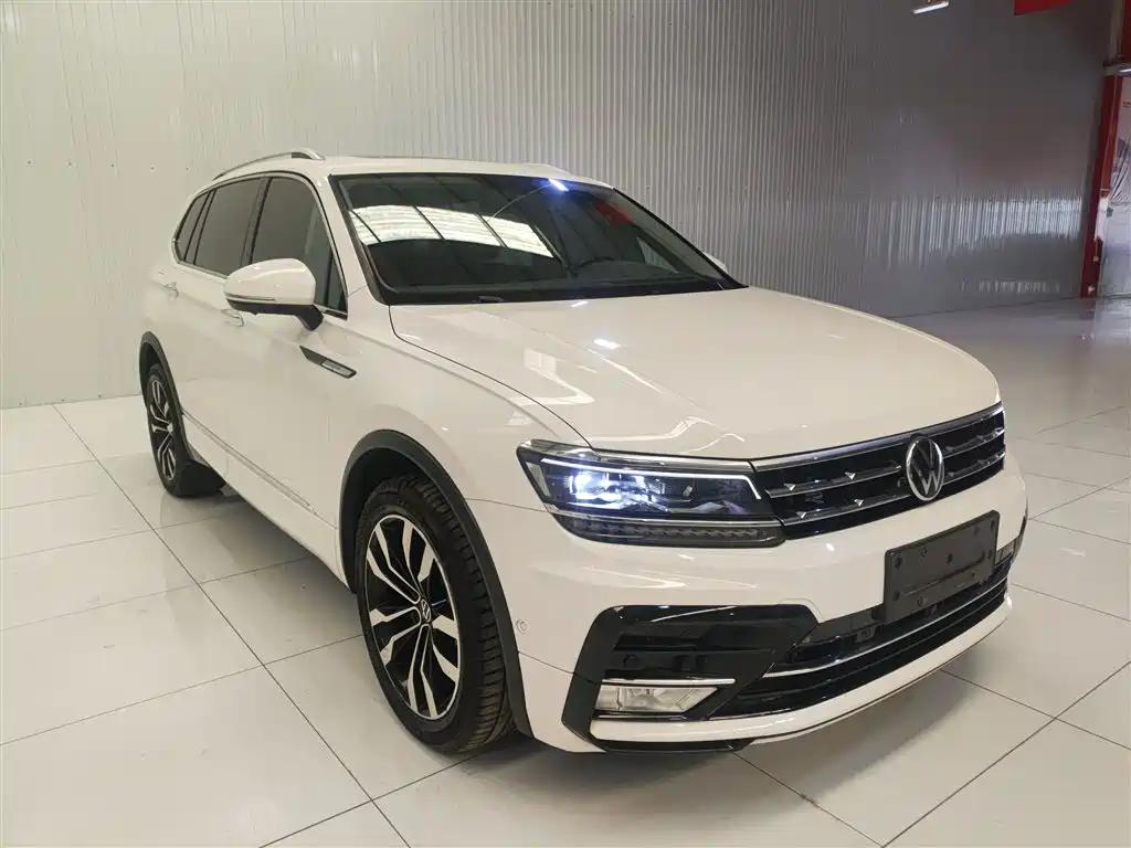 Volkswagen Tiguan L — фото 4