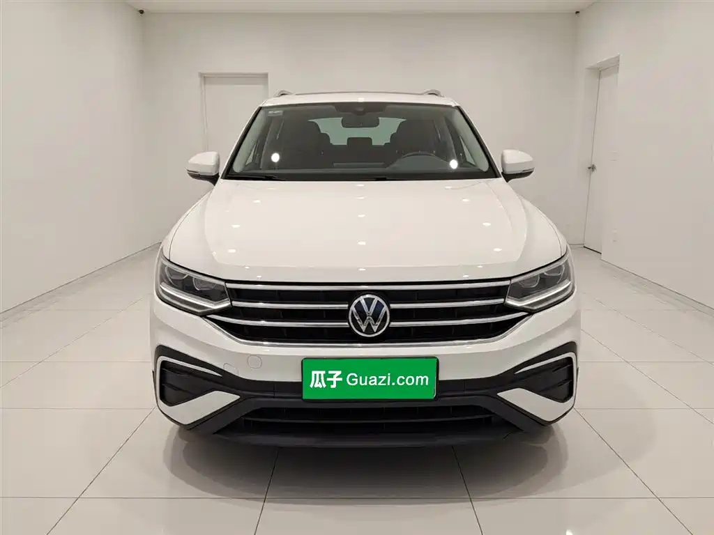 Volkswagen Tiguan L — фото 3