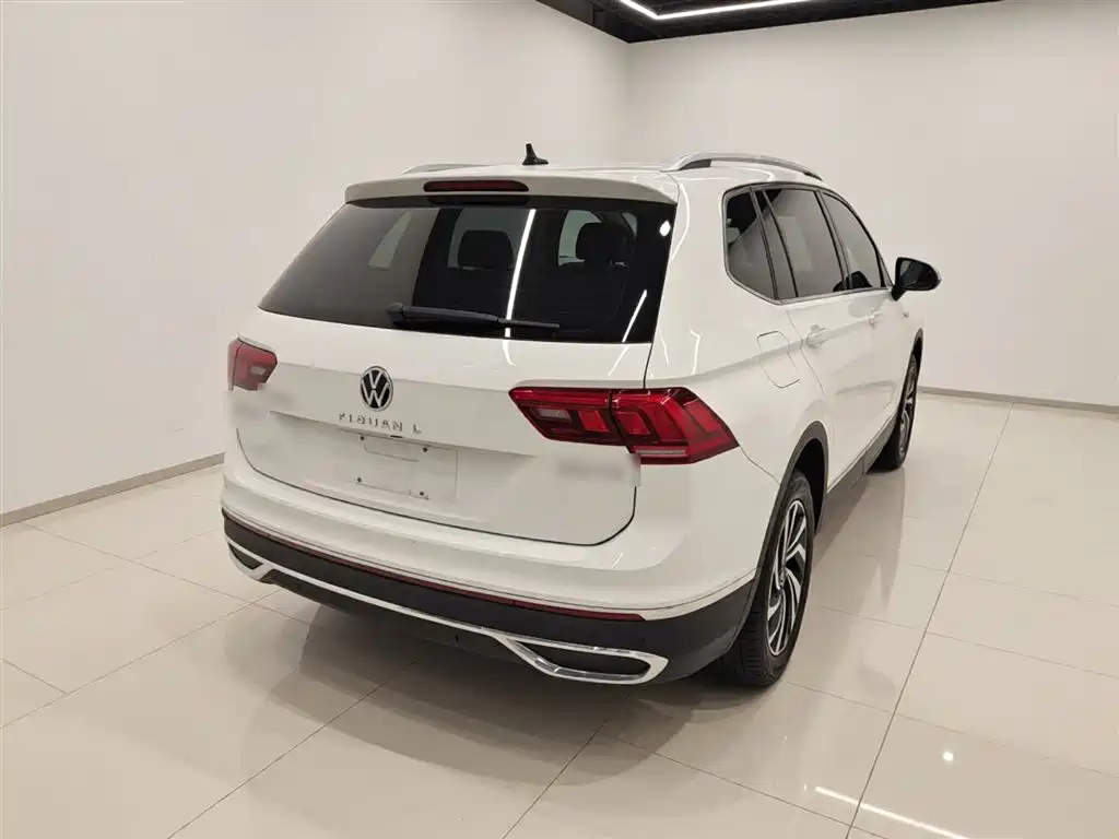 Volkswagen Tiguan L — фото 5