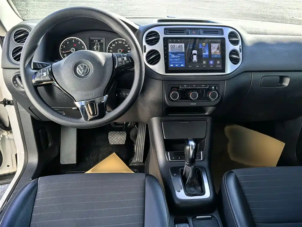 Volkswagen Tiguan — фото 13