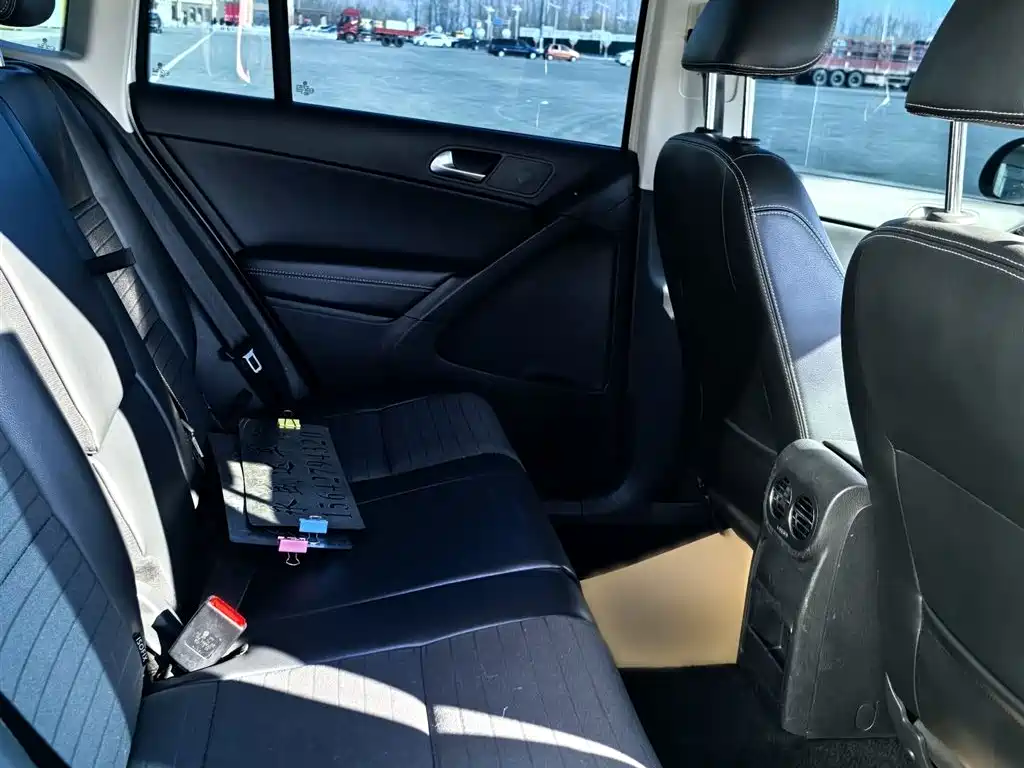 Volkswagen Tiguan — фото 15