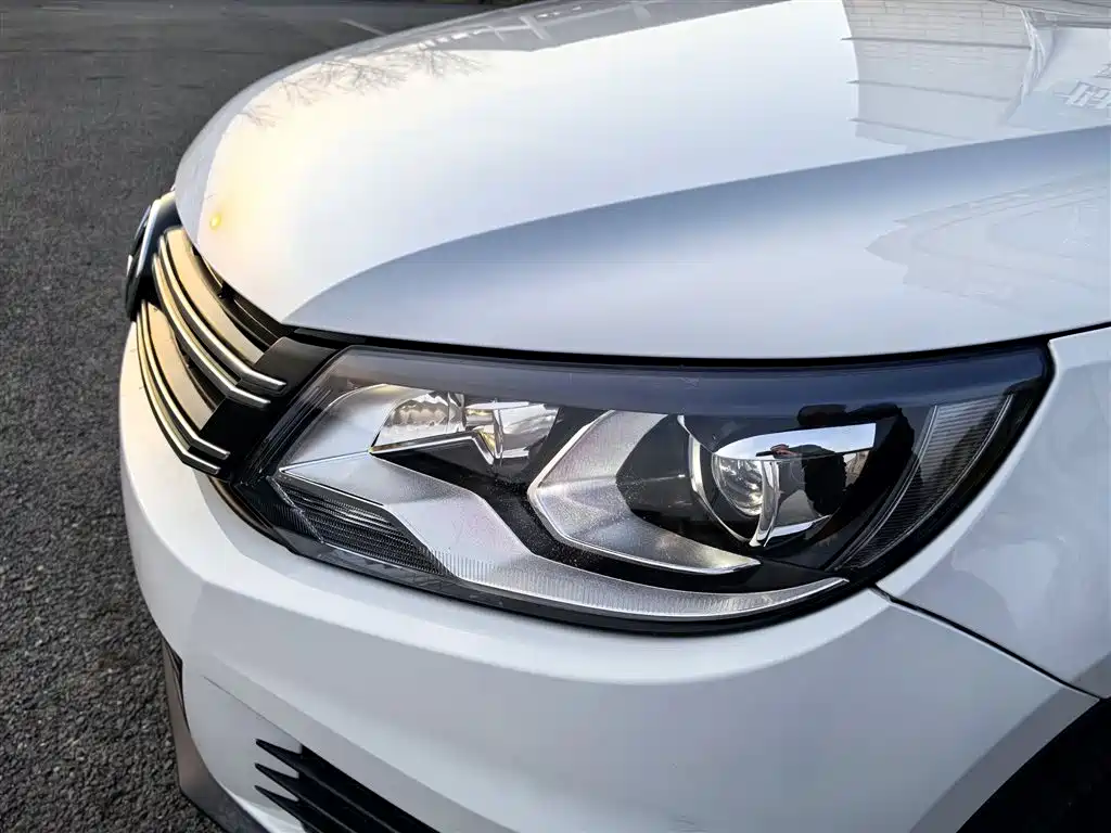 Volkswagen Tiguan — фото 20