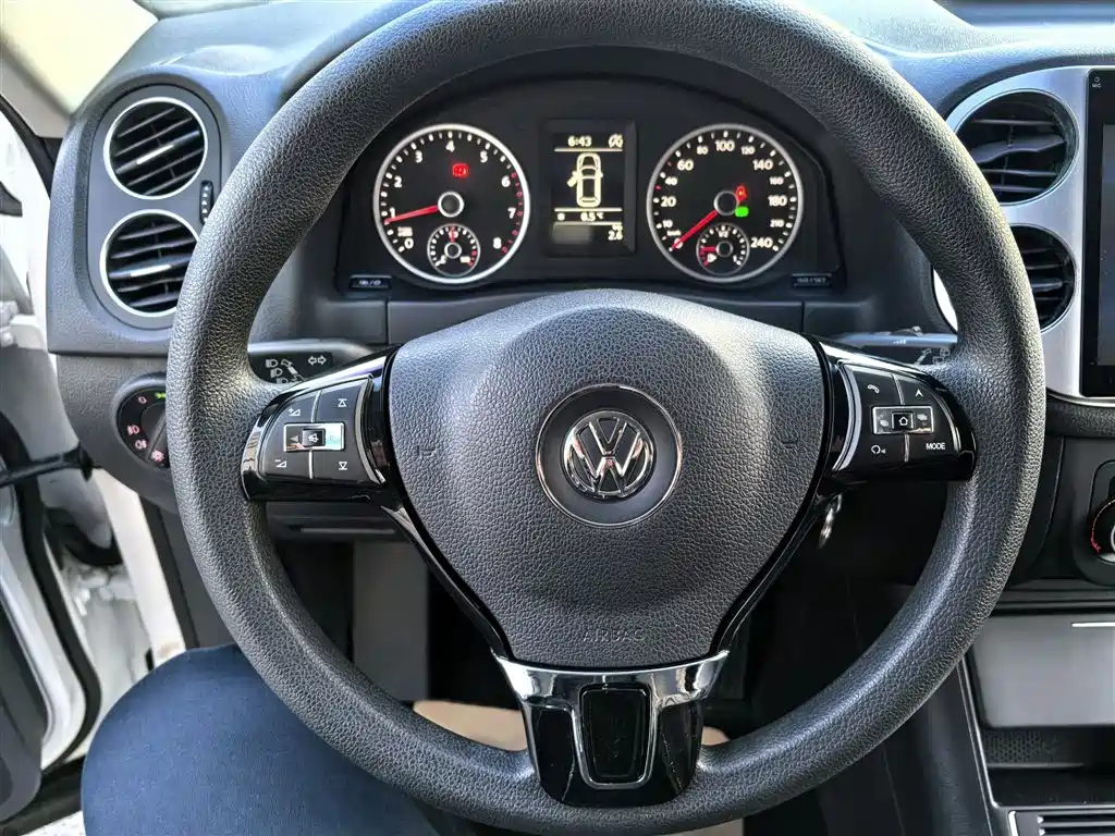 Volkswagen Tiguan — фото 3