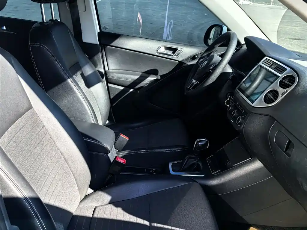Volkswagen Tiguan — фото 21