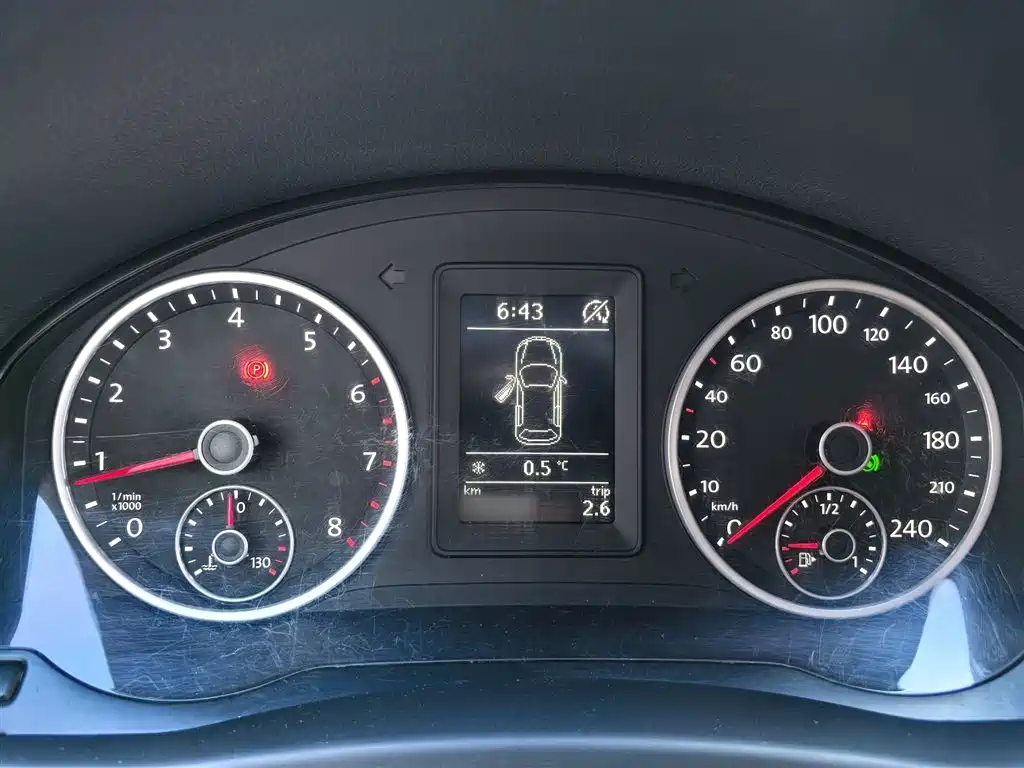 Volkswagen Tiguan — фото 4