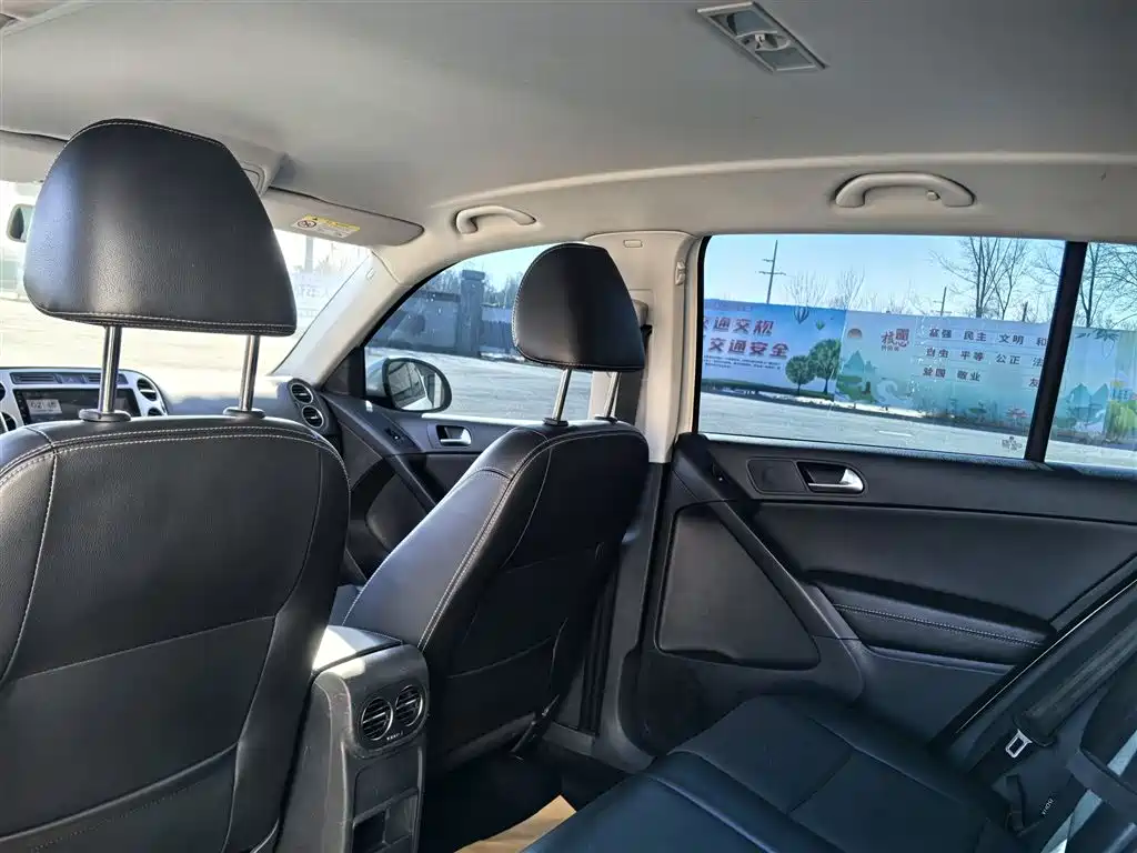 Volkswagen Tiguan — фото 8