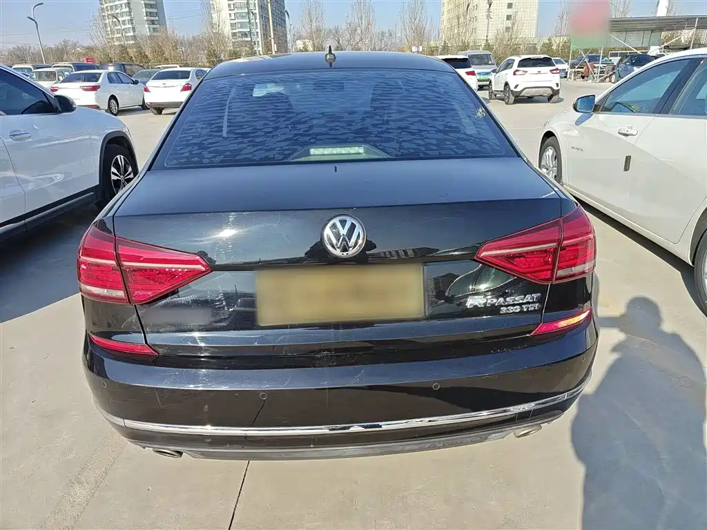 Volkswagen Passat — фото 6