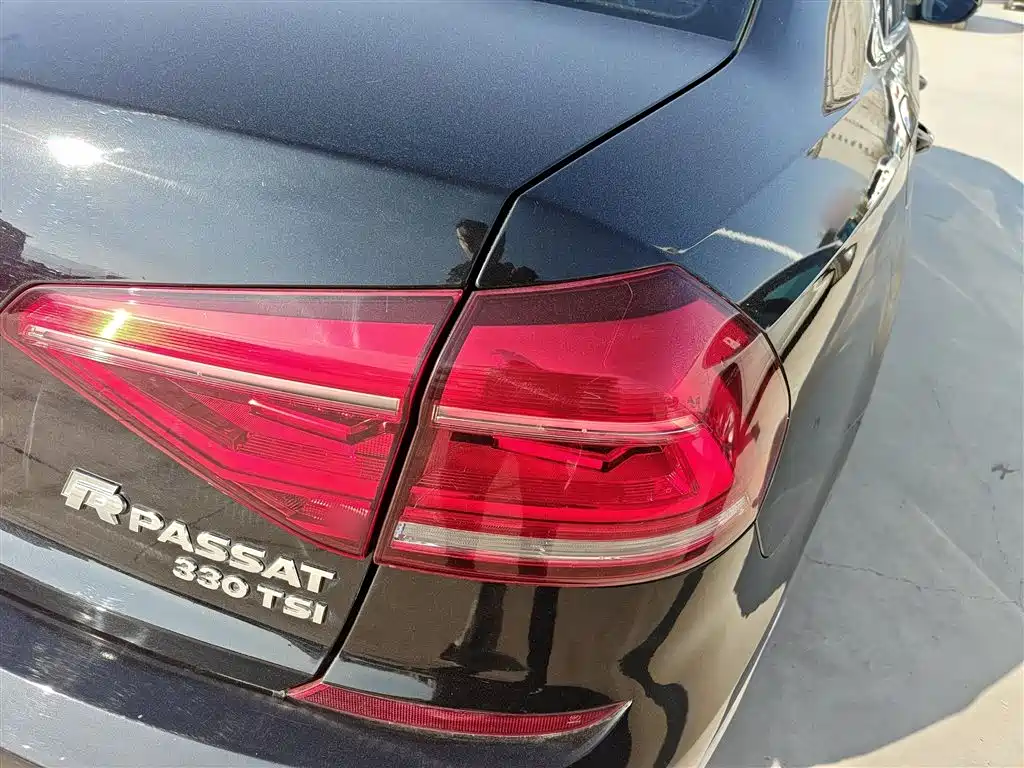 Volkswagen Passat — фото 8