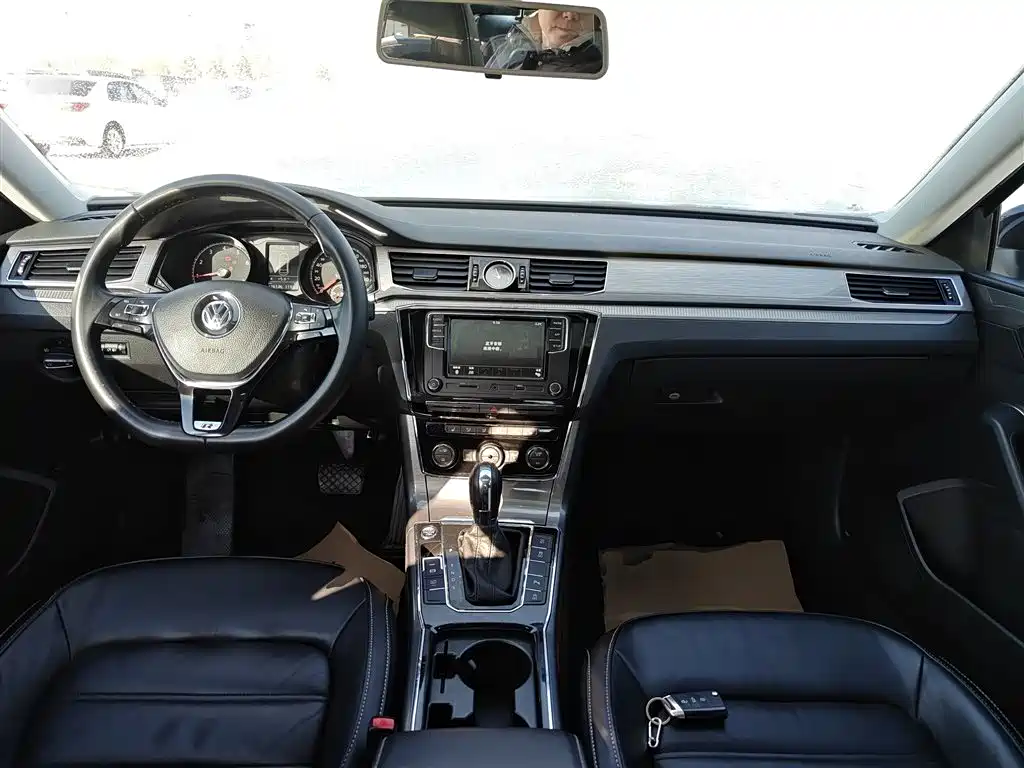 Volkswagen Passat — фото 10