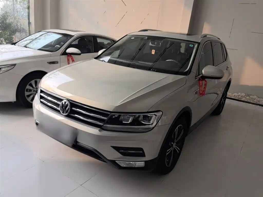 Volkswagen Tiguan L — фото 2