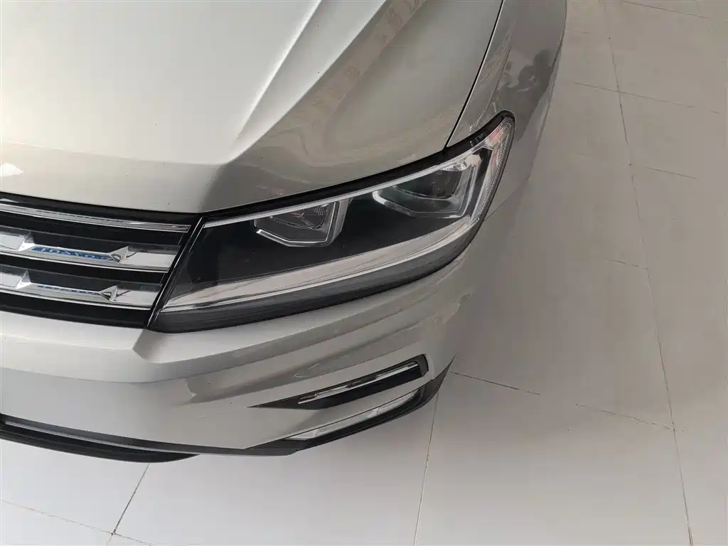 Volkswagen Tiguan L — фото 23