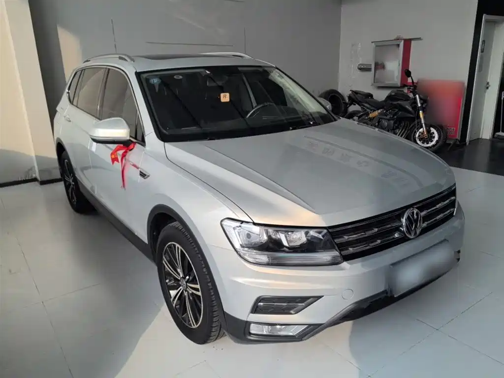 Volkswagen Tiguan L — фото 4