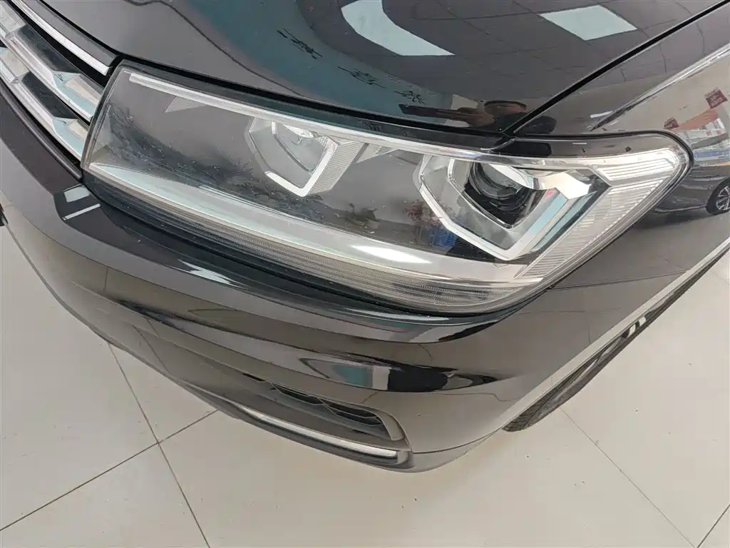 Volkswagen Tiguan L — фото 18
