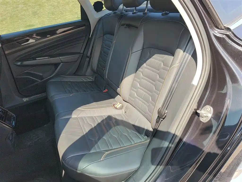 Volkswagen Passat — фото 7