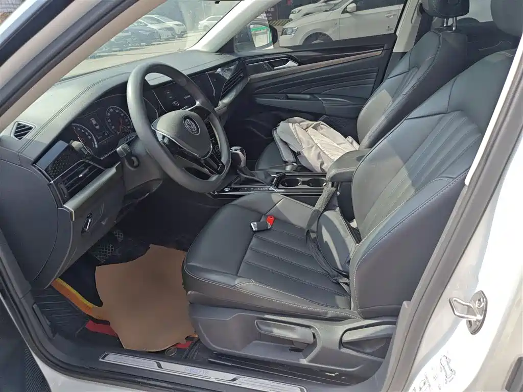 Volkswagen Passat New Energy — фото 11