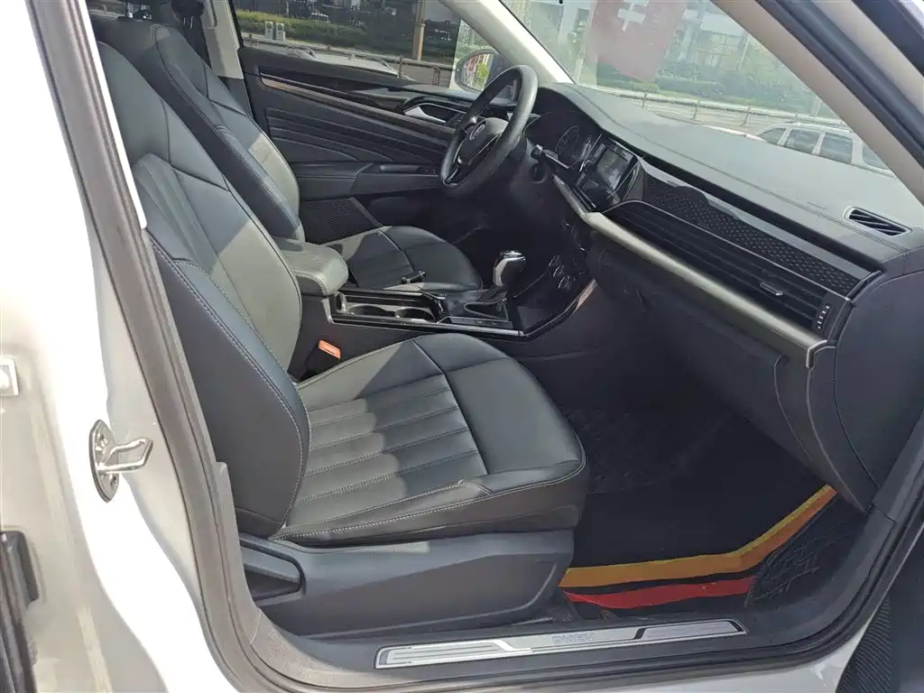Volkswagen Passat New Energy — фото 20