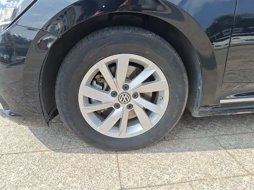 Volkswagen Passat New Energy — фото 25