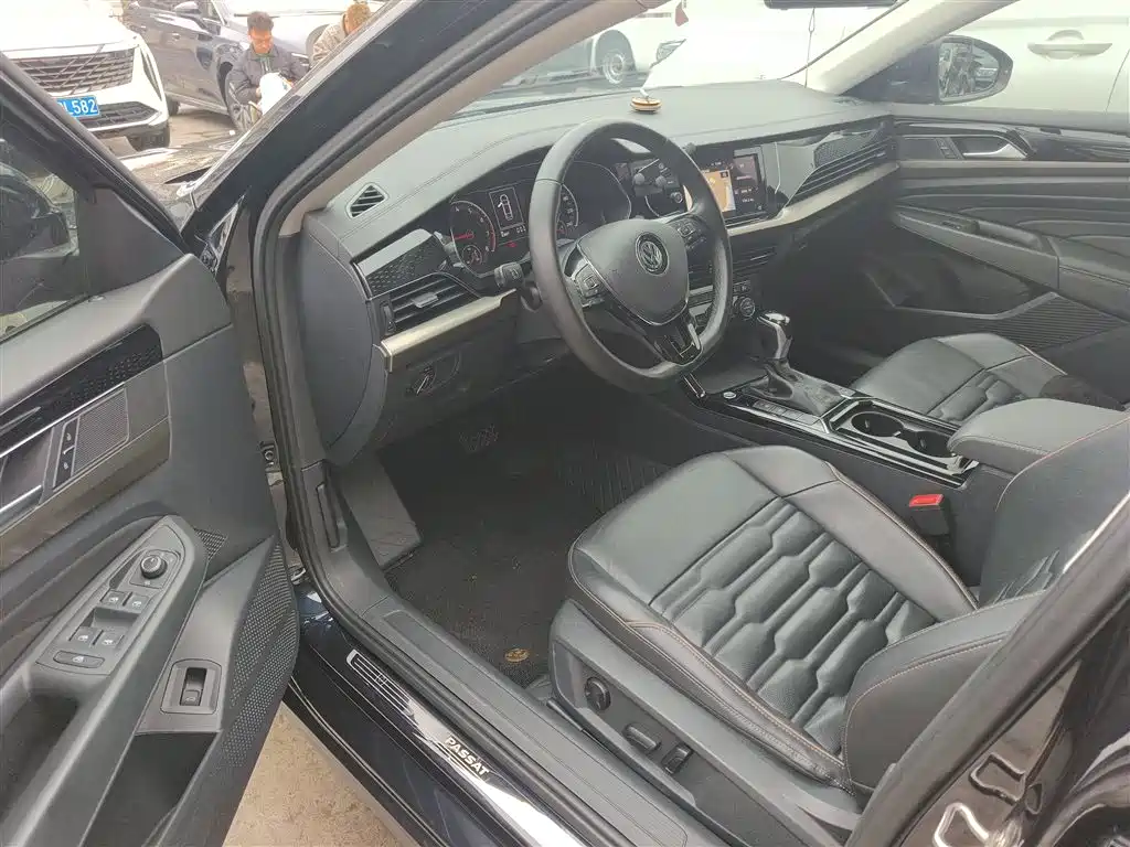 Volkswagen Passat — фото 8