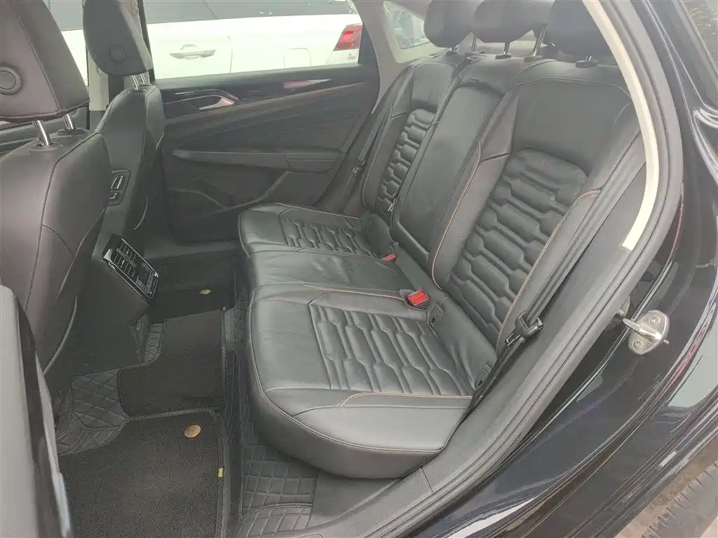 Volkswagen Passat — фото 9