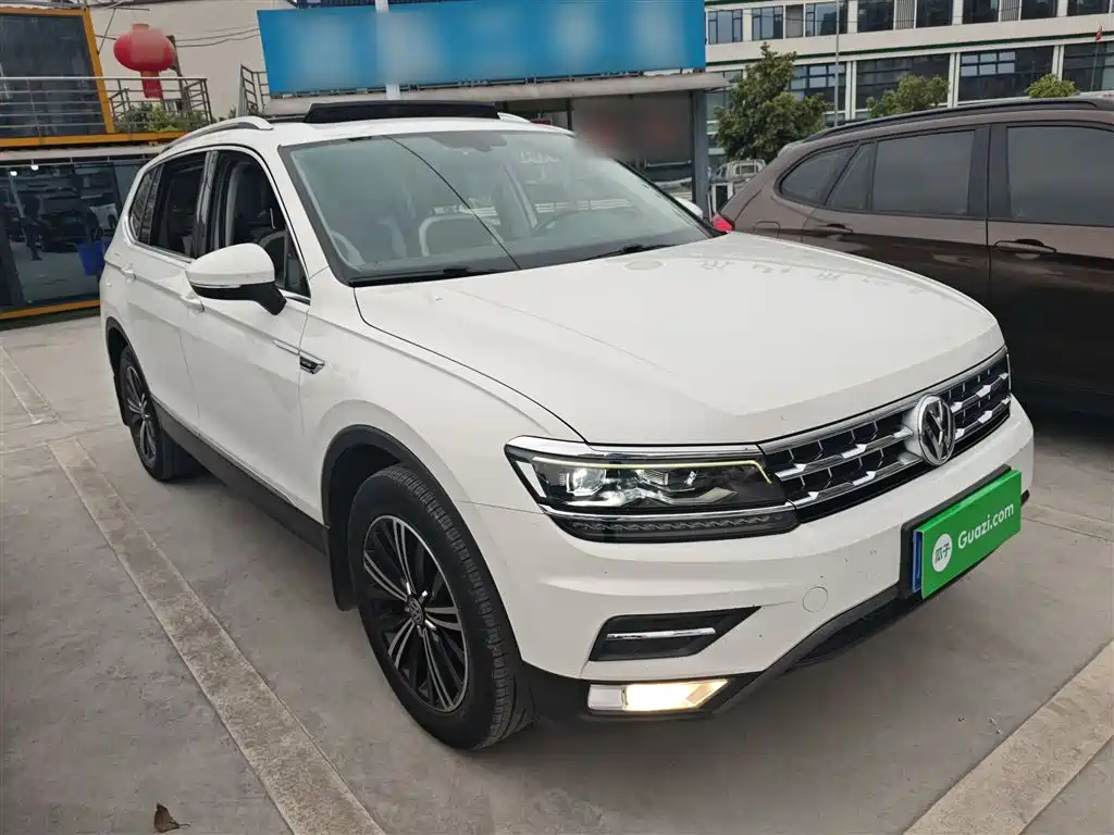 Volkswagen Tiguan L — фото 4