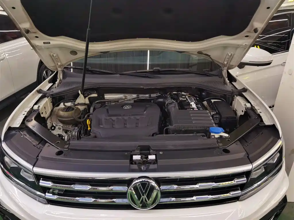 Volkswagen Tiguan L — фото 15