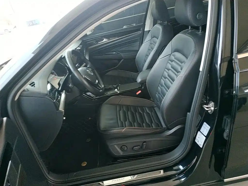Volkswagen Passat — фото 11