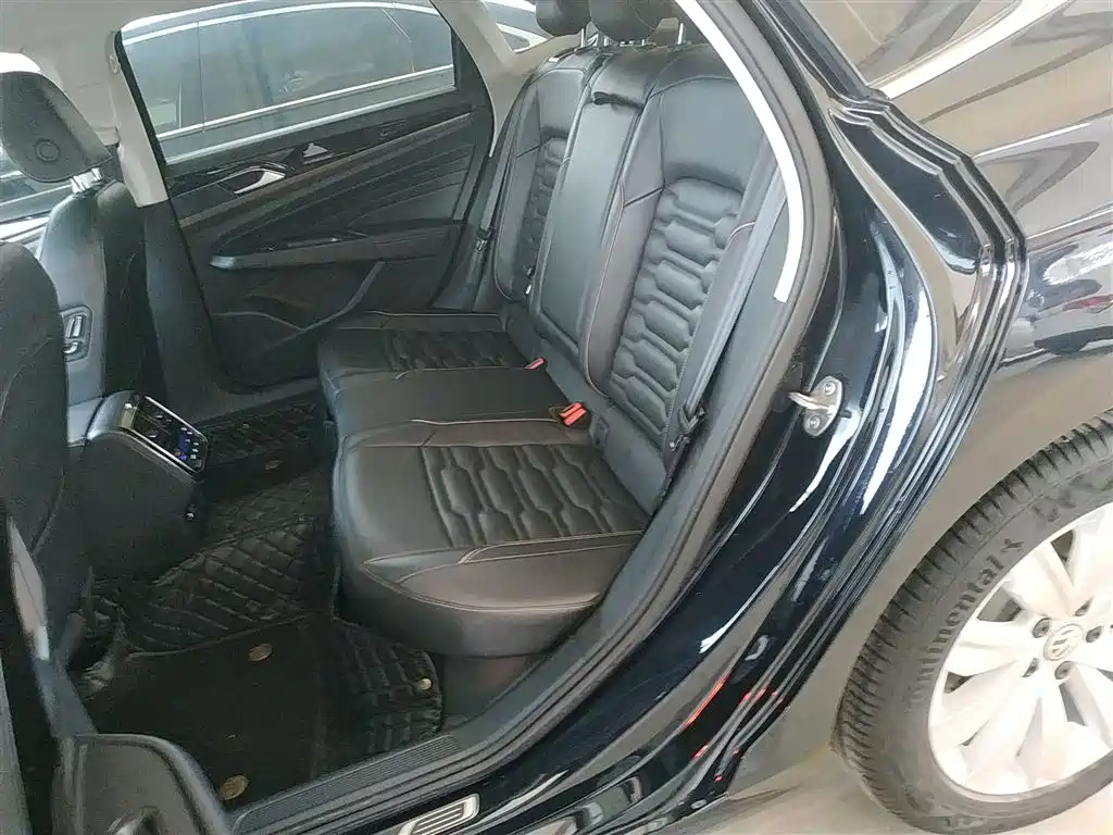 Volkswagen Passat — фото 13