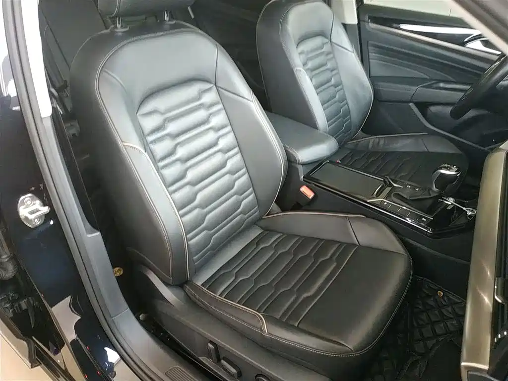 Volkswagen Passat — фото 20