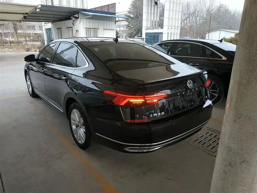 Volkswagen Passat — фото 23