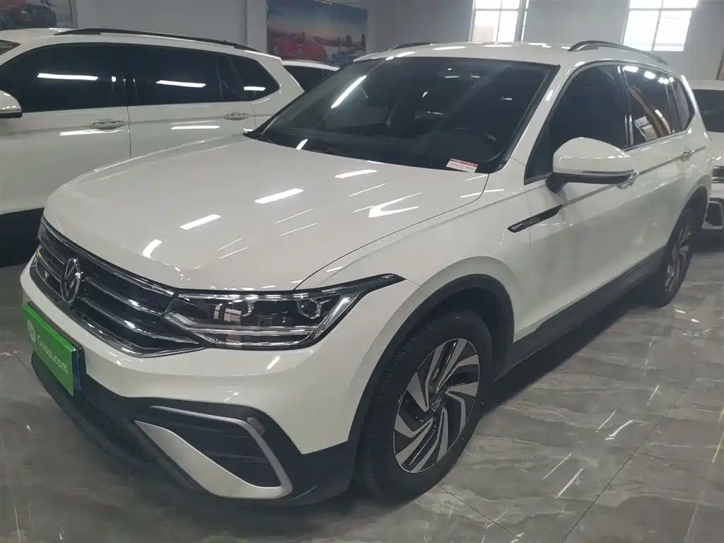 Volkswagen Tiguan L — фото 2