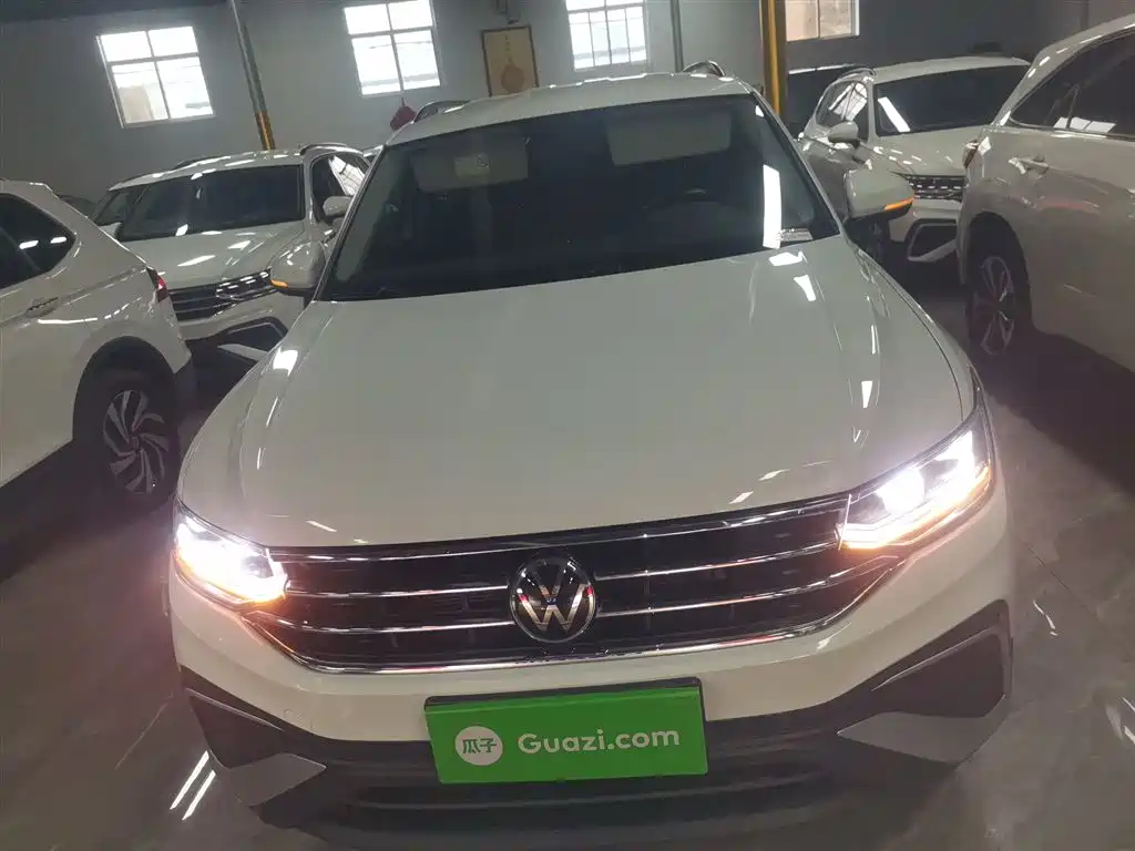 Volkswagen Tiguan L — фото 3