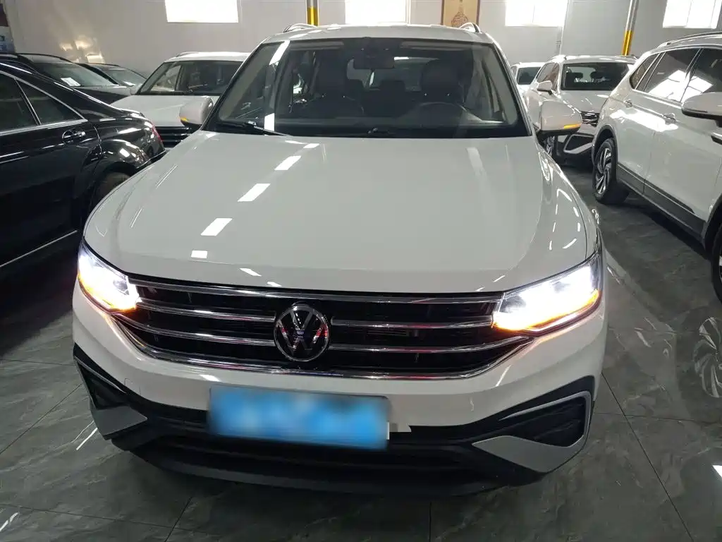 Volkswagen Tiguan L — фото 3