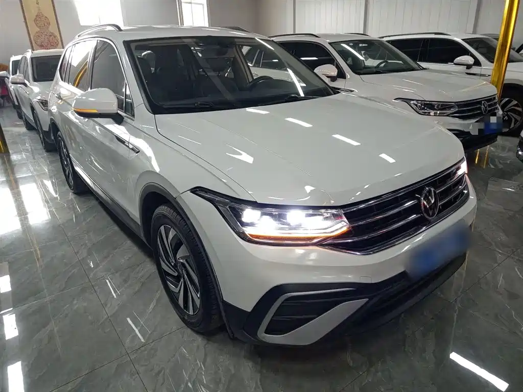 Volkswagen Tiguan L — фото 4